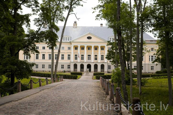 Kazdangas muižas apbūve un parks